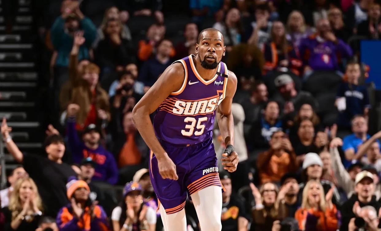 爱游戏AYX安卓版官方下载杜兰特回归赛场，战术调整首场状态亮眼，巴塞罗那观众沸腾！(杜兰特有望提前复出)