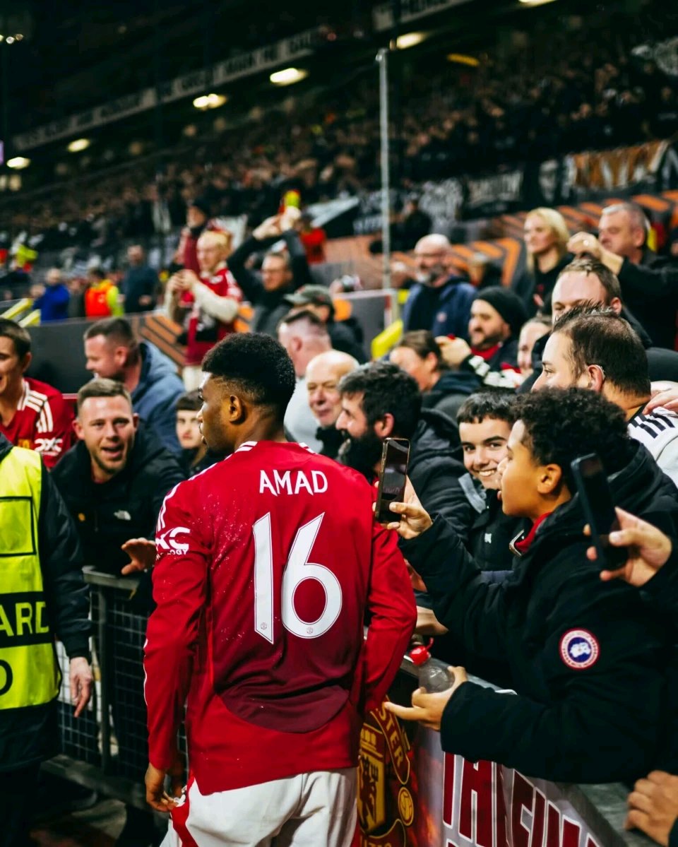 爱游戏AYX SPORTS登录通道包含拉齐奥训练开放日，赛前刷新队史纪录引欢呼，国王杯在即，年轻球员得到机会的词条